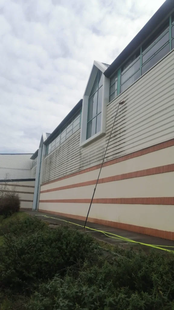 Avant apres nettoyage bardage industriel