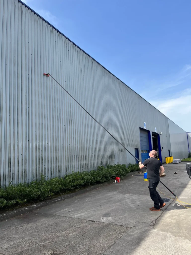 Nettoyage bardage industriel perche carbone marseille